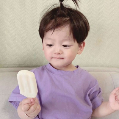 萌娃头像男生摸后脑勺动漫头像图片