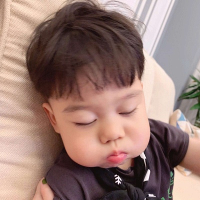 萌娃头像男生摸后脑勺动漫头像图片