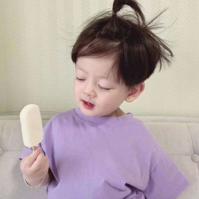 萌娃头像男生摸后脑勺动漫头像图片