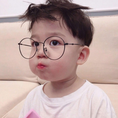 萌娃头像男生摸后脑勺动漫头像图片