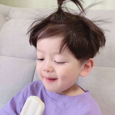 萌娃头像男生摸后脑勺动漫头像图片