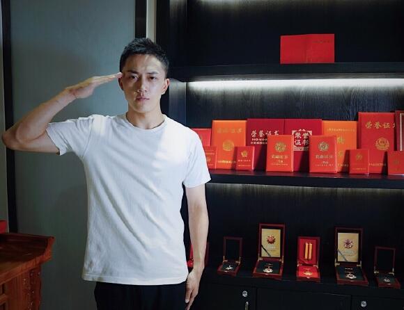 恋梦空间2杨明鑫职业资料介绍 现实版厉致诚操作很帅