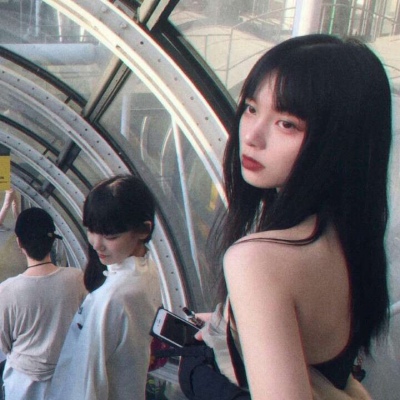 qq头像带花环女生头像图片
