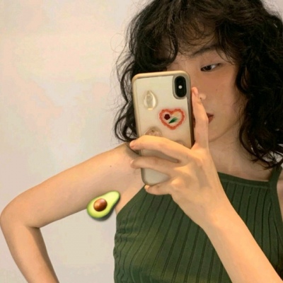 qq头像带花环女生头像图片