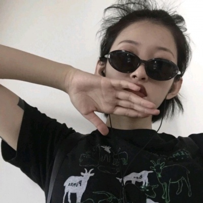 qq头像带花环女生头像图片