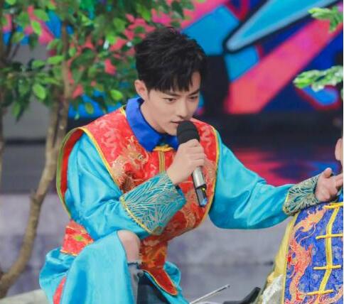 快乐大本营肖战戚薇是哪一期 战战的自我介绍印象深刻图片