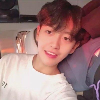 2020好看的蓝色牛仔衣服头像男生图片