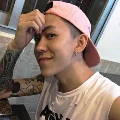 2020好看的蓝色牛仔衣服头像男生图片