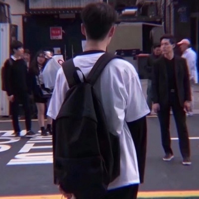 吸引人的男生头像文艺范戴眼镜图片
