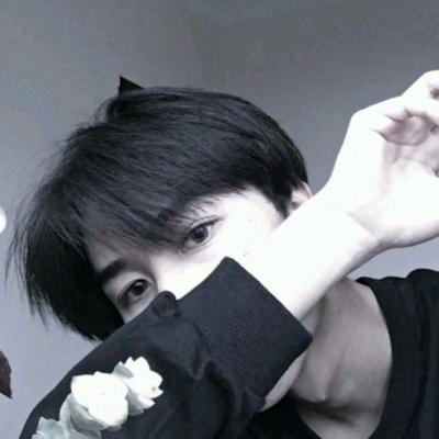 qqqq头像男生侧面影全身图片
