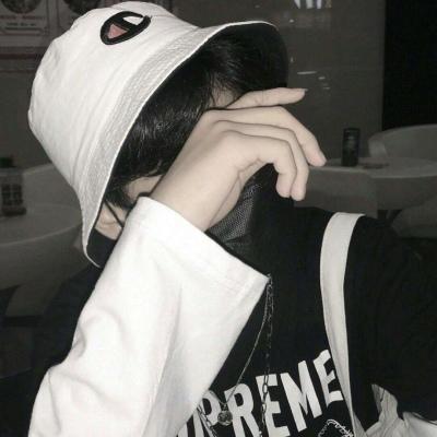 qqqq头像男生侧面影全身图片