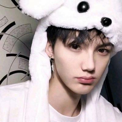 qqqq头像男生侧面影全身