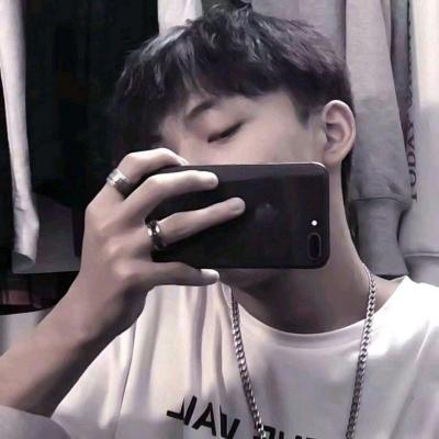 qqqq头像男生侧面影全身图片