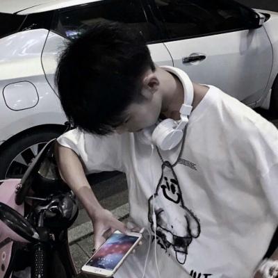 qqqq头像男生侧面影全身图片