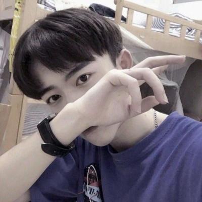 qqqq头像男生侧面影全身图片