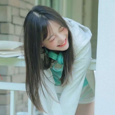 女生头像白色衬衣高清图片