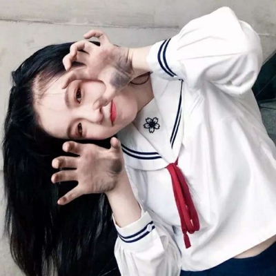 女生头像白色衬衣高清图片