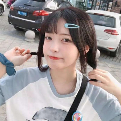 女生头像白色衬衣高清图片