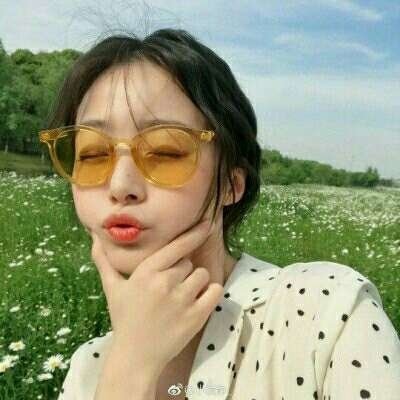女生头像白色衬衣高清图片