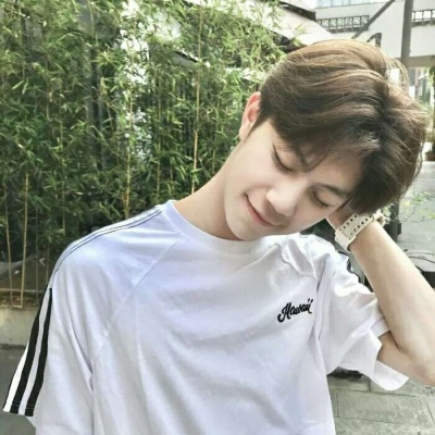 自拍照做头像男生图片