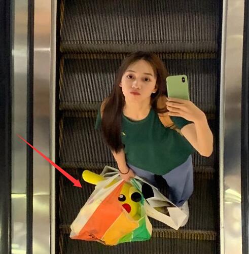 吴亦凡皮卡丘是什么梗 大明星和小迷妹的爱情令人着迷图片