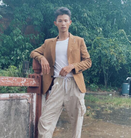 陆仙人是男的还是女的哪里人 乡村走出的模特很有气场图片