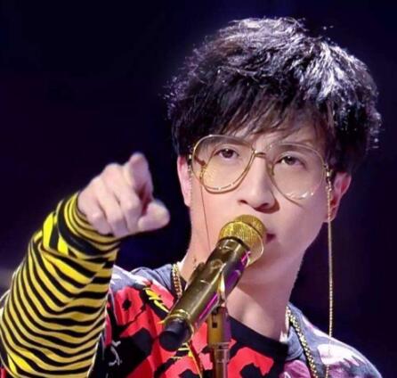 薛之谦摔话筒事件是第几期图片