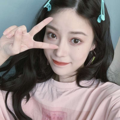 冷酷黑白动漫女生头像图片