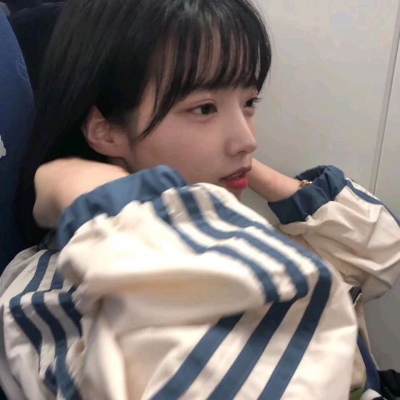 短发女生头像背影卷发图片