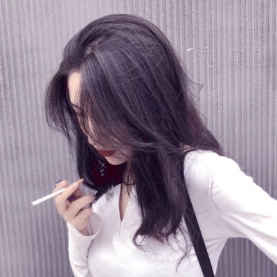 qq头像黑白不带字女生图片