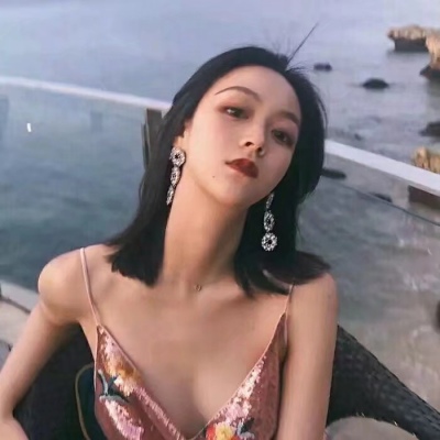 qq头像黑白不带字女生图片