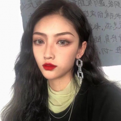 qq头像黑白不带字女生图片