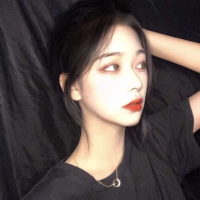 qq头像黑白不带字女生图片