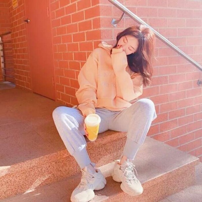 女生头像森系手绘简约图片