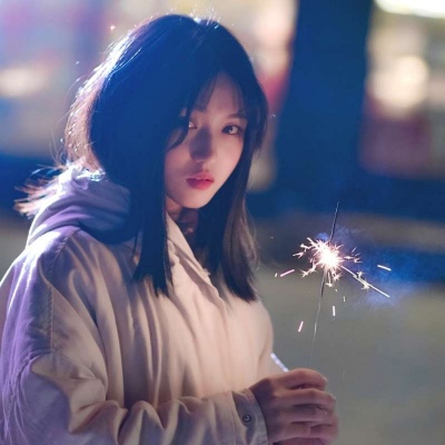 韩国女生卷发唯美头像图片