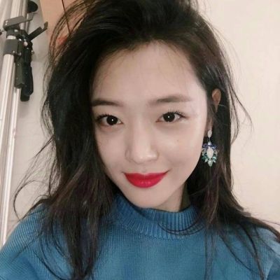 qq头像女生侧脸喝水图片
