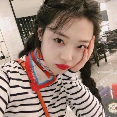 qq头像女生侧脸喝水图片