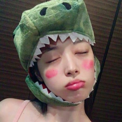 qq头像女生侧脸喝水图片