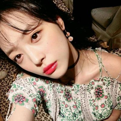 qq头像女生侧脸喝水图片