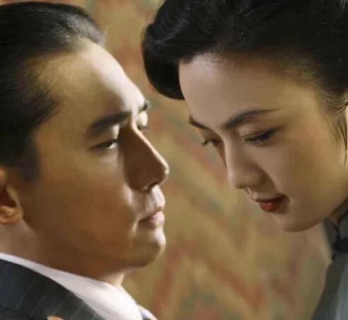 王佳芝为什么还了钻戒图片