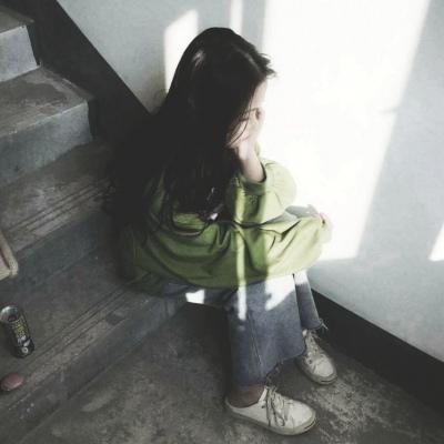 女生头像空气刘海短发图片