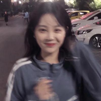 女生头像空气刘海短发图片