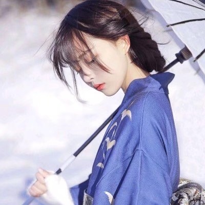 qq头像女生手捧玫瑰花