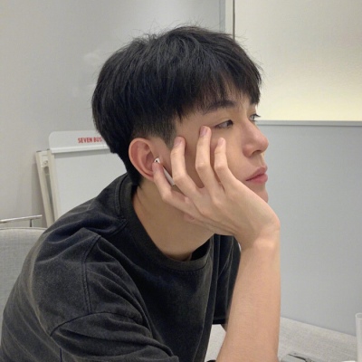 qq帅气霸气的男生下半身头像