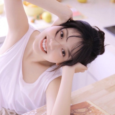 qq女生黑白头像带字的图片