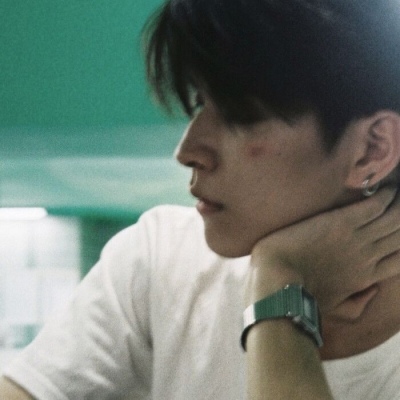 光棍节单身头像白发赤瞳男生图片