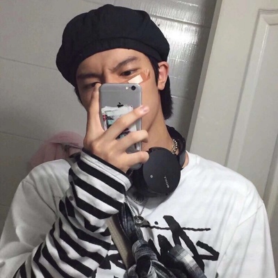 00后手机控qq头像动漫男生全身蓝色图片