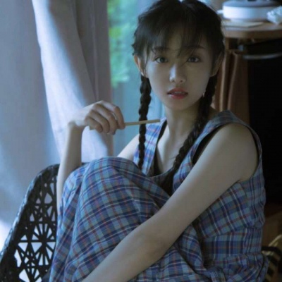 唯美女生头像侧脸短发图片