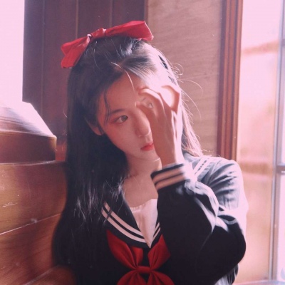 唯美女生头像侧脸短发图片
