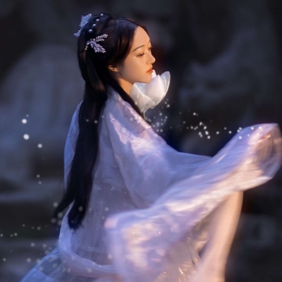 qq女生带字头像情侣图片